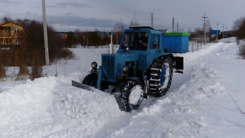 Трактор МТЗ-80 уборркаснега
