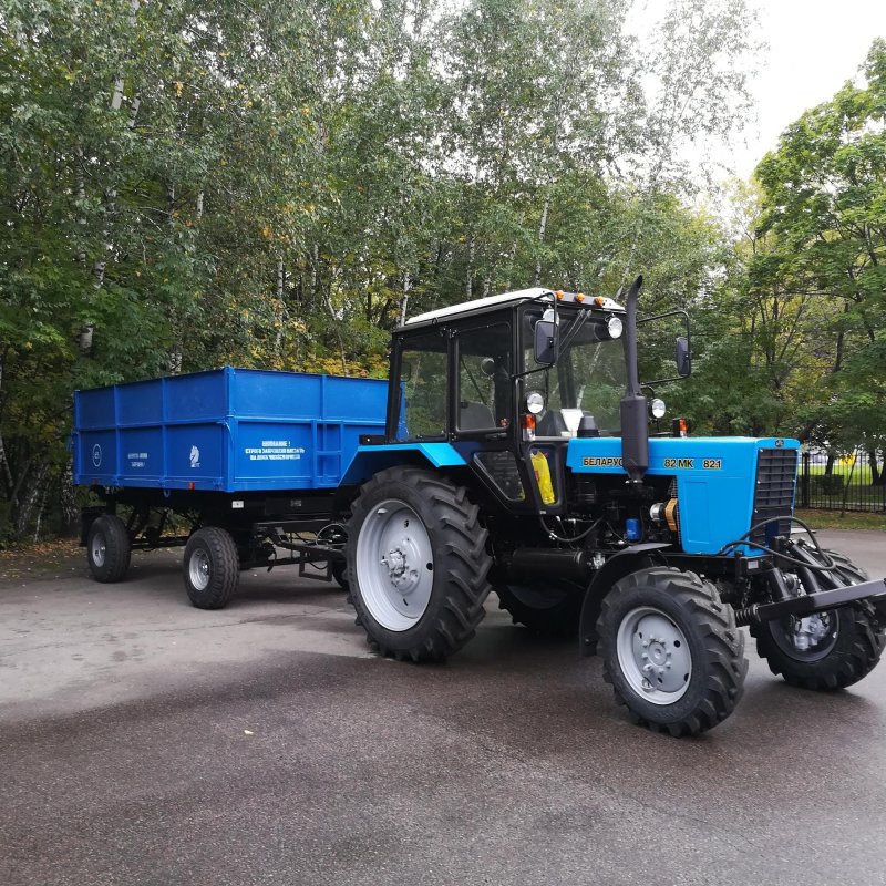 Трактор Беларус 82 с телегой ПТС 1