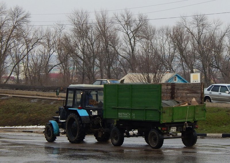 Трактор МТЗ-82 С прицепом ПТС-4