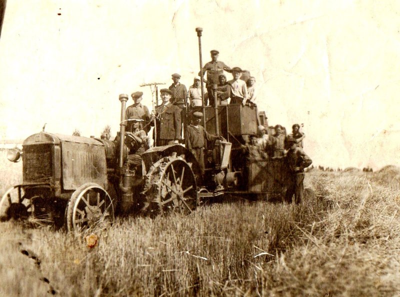 Трактора в поле 1930-1941 годы