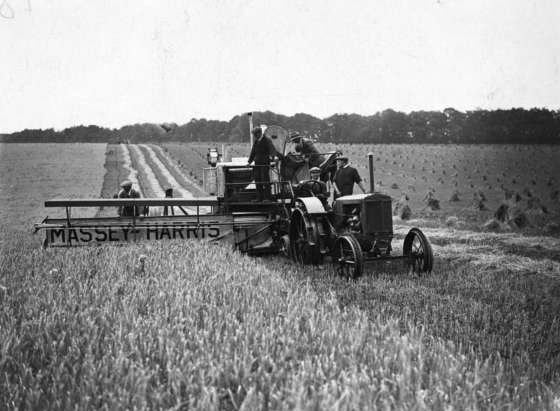 Зерноуборочный комбайн 19 века