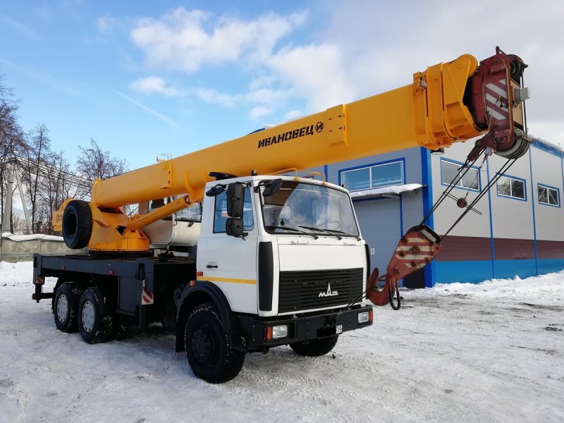 Автокран МАЗ Ивановец 25 тонн