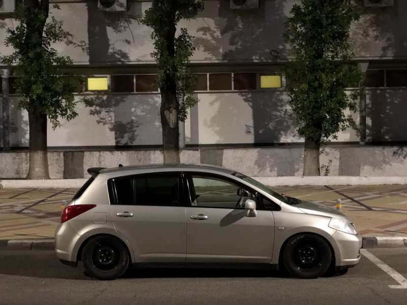 Nissan Tiida 2011 stance