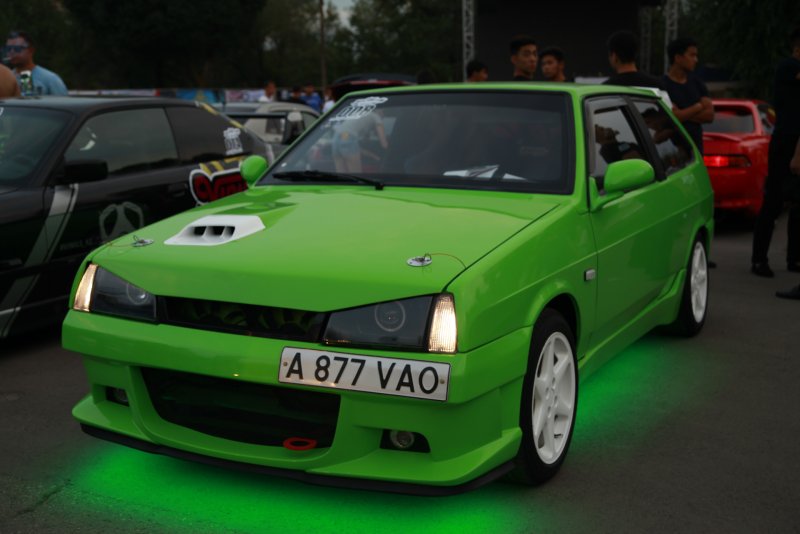 ВАЗ 2108 ярко зеленая