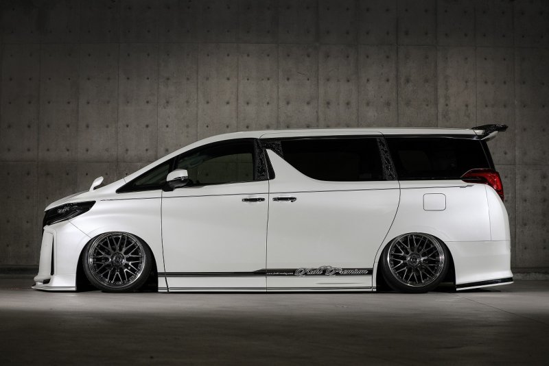 Toyota Vellfire 2018 stance