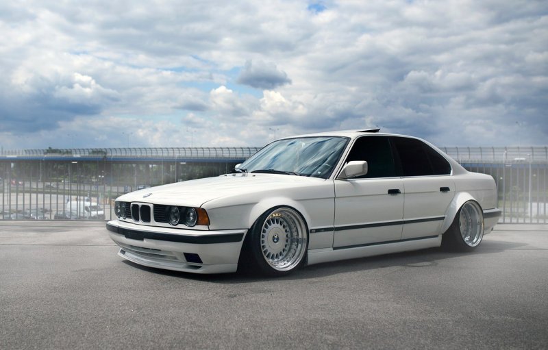 BMW e34 белая