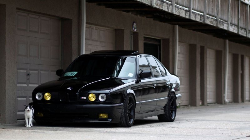 BMW e34 m5 черная