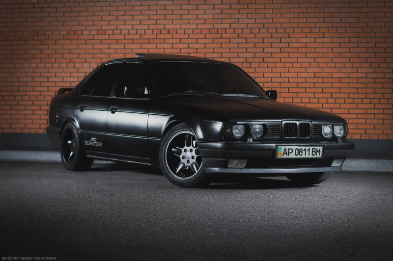 BMW e34 черная