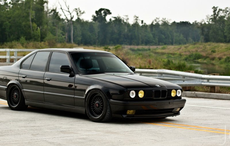 BMW e34 m5 черная