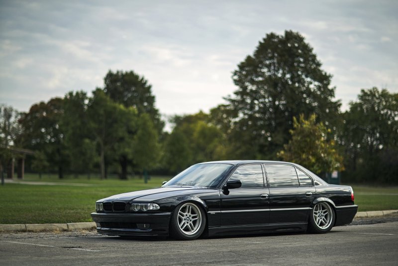 BMW 740i e38 stance