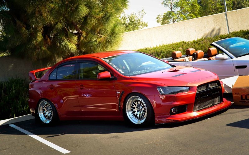 Mitsubishi Lancer Evolution 10 красный