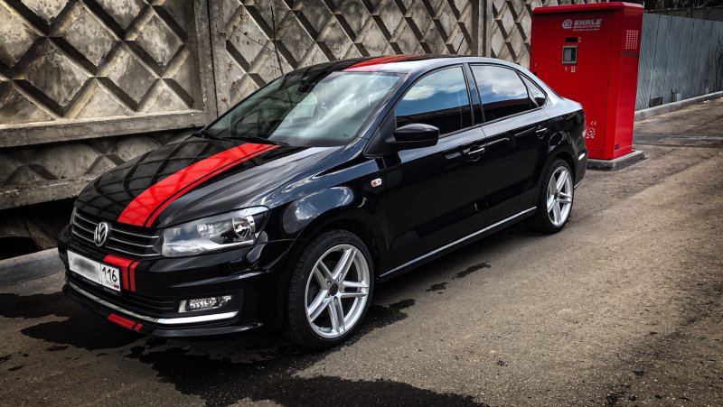 VW Polo Highline 1.6 черный