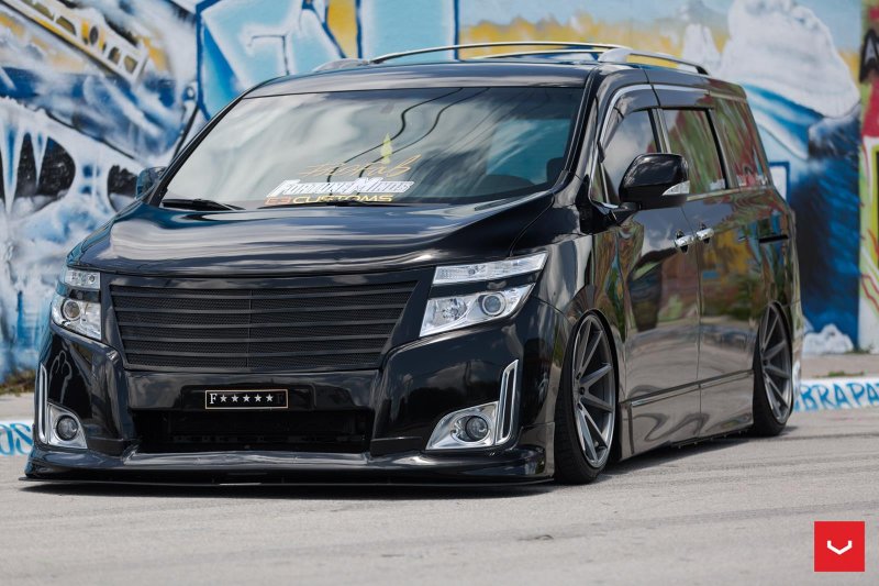 Тюнингованный Nissan Quest