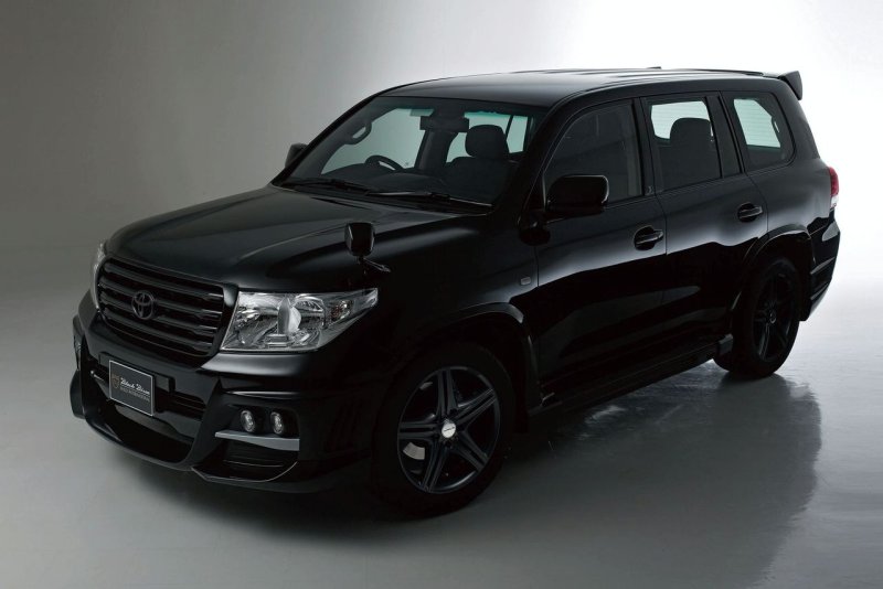 Toyota Land Cruiser 200 Black Bison