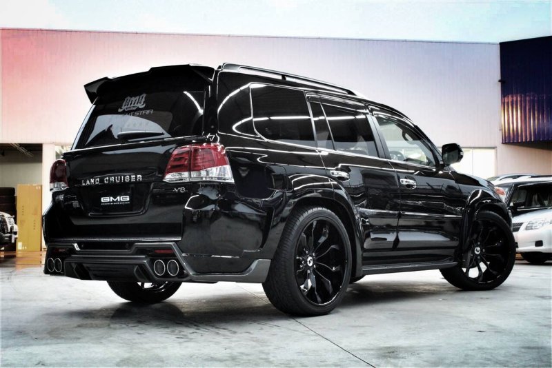 Land Cruiser 200 Black Tuning