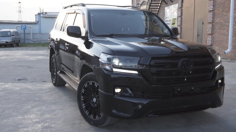 Toyota Land Cruiser 200 Black Tuning