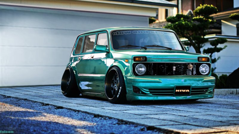 Lada Niva stance