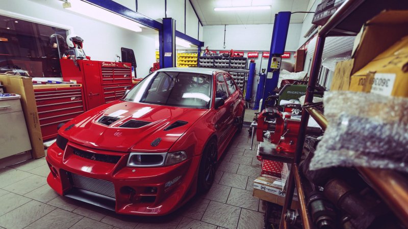 Mitsubishi Lancer Evolution x в гараже