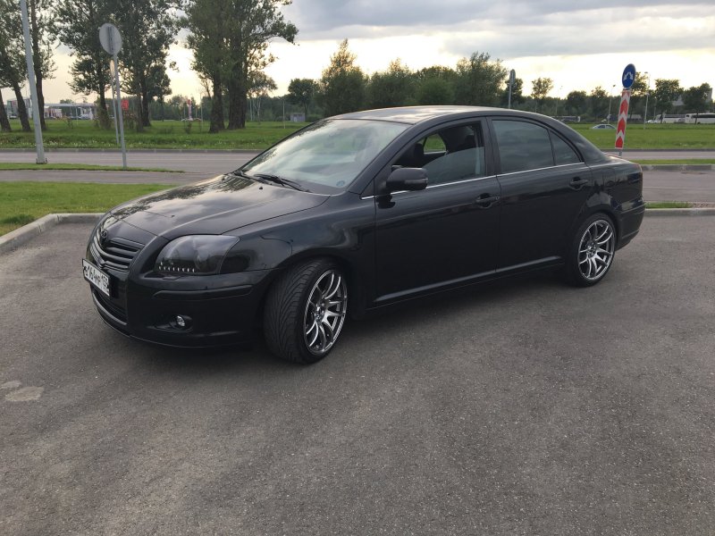 Toyota Avensis 2008 на дисках