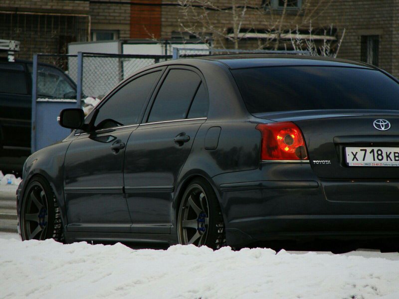 Toyota Avensis 2008 stance