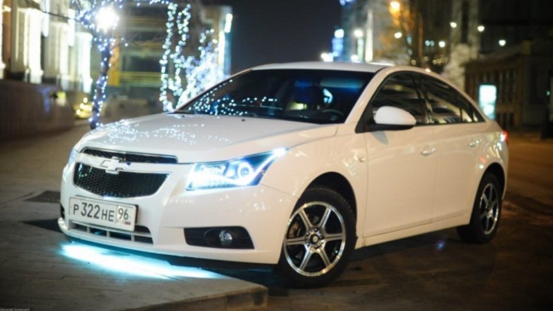 Chevrolet Cruze белый седан