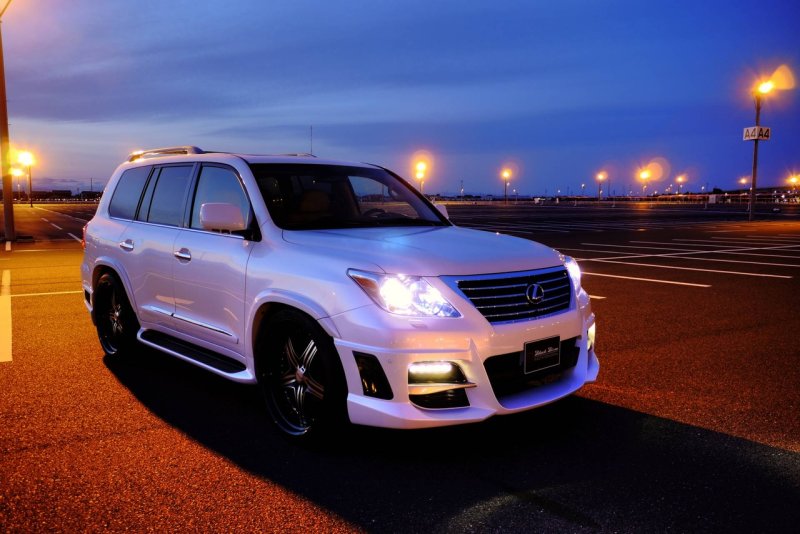 Lexus LX 570 Black Bison