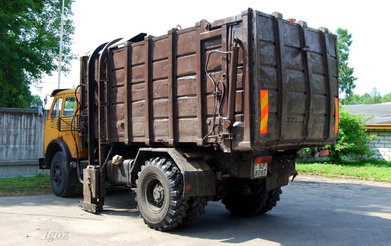 МАЗ 5335 мусоровоз