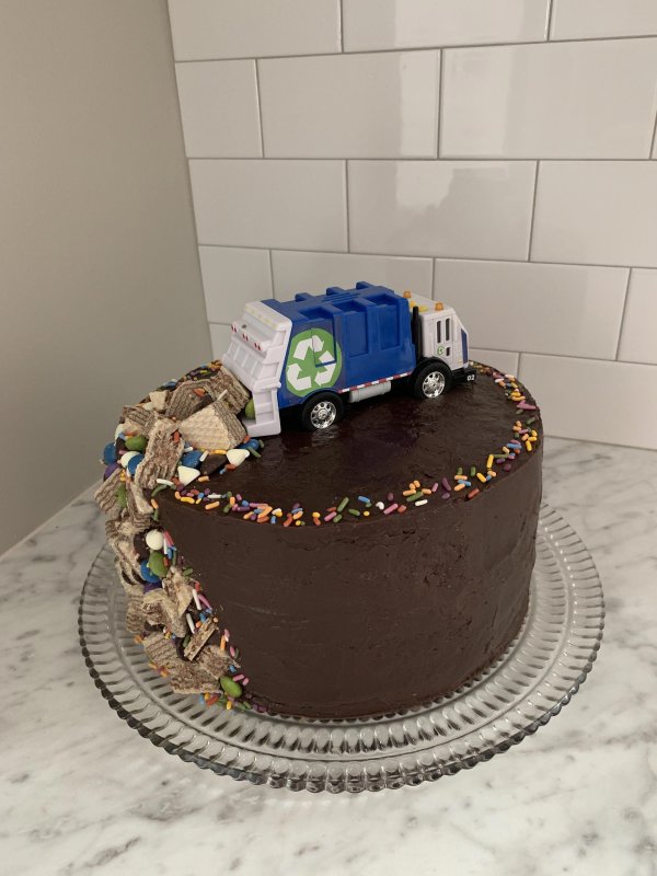 Торт с мусоровозом для мальчика