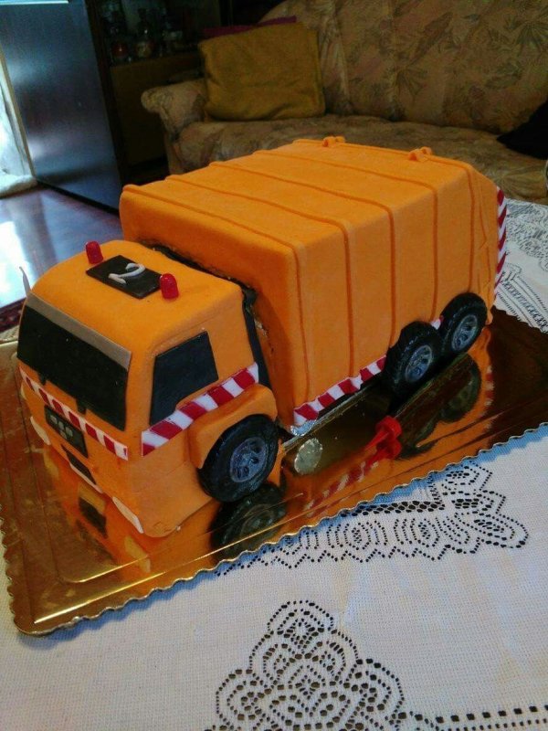Торт с грузовиком для мальчика