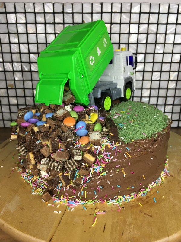 Торт детский мусоровоз