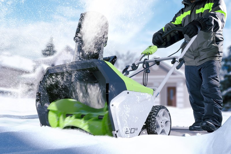 GREENWORKS Snow Thrower