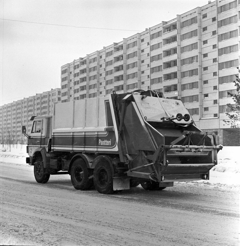 Советский мусоровоз КАМАЗ