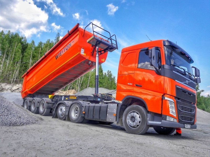 Volvo fh16 с самосвальным полуприцепом