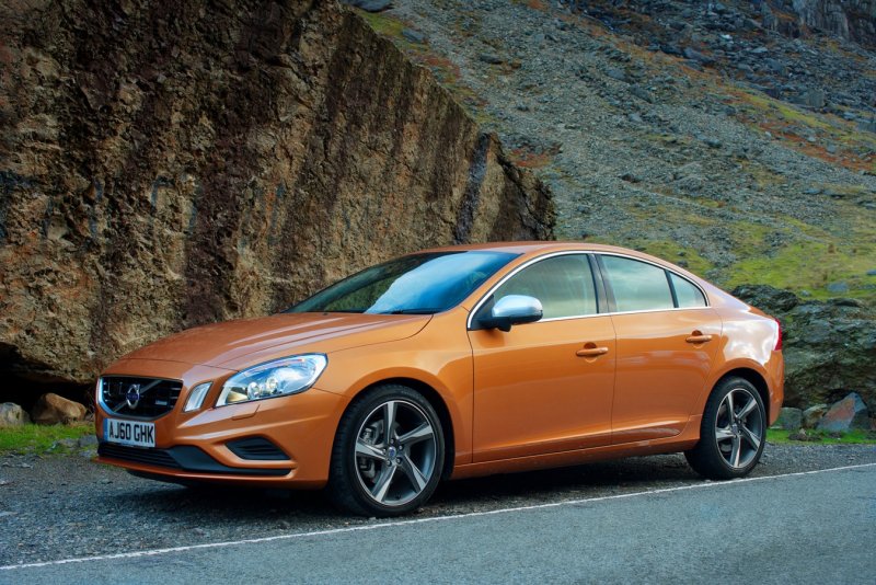 Volvo s60 лифтбек