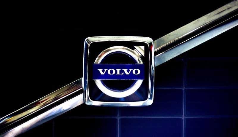 Volvo логотип 2022