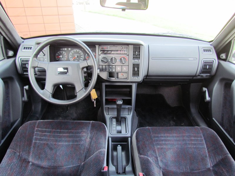 Volvo 440 1995 салон