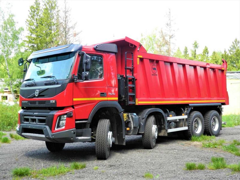 Самосвал Volvo FMX 8x4