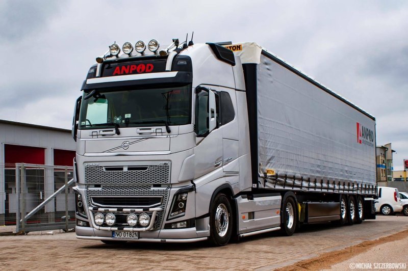 Грузовик Volvo fh16