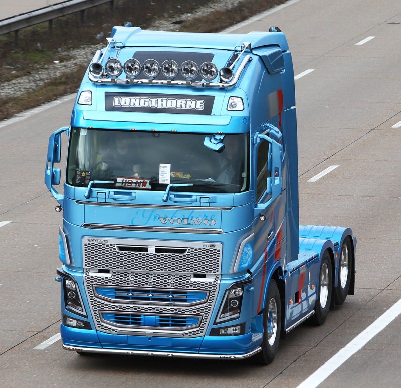 Volvo fh16 Blue