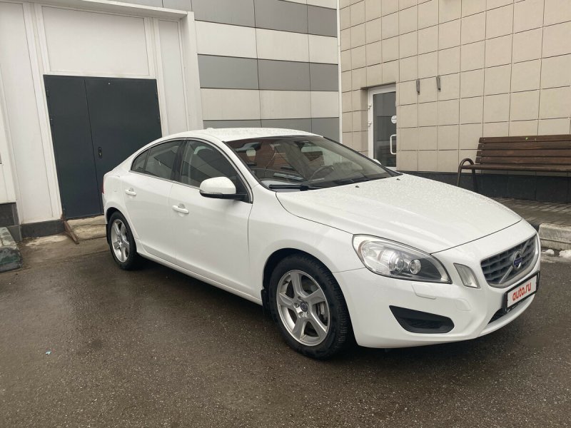 Volvo s60 белая