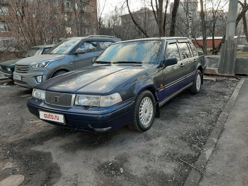 Blue Volvo 960