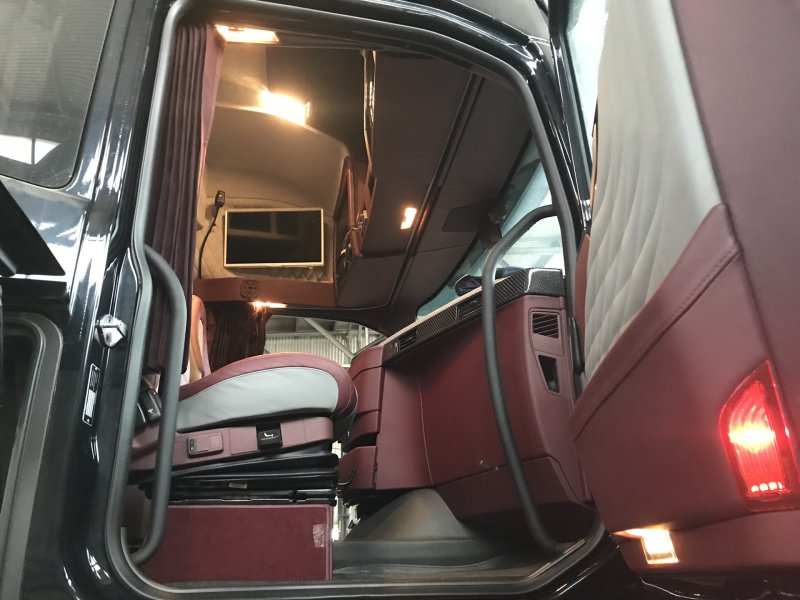 Volvo FH 540 XL Interior