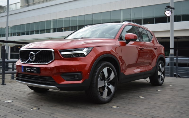 Volvo xc40 красный