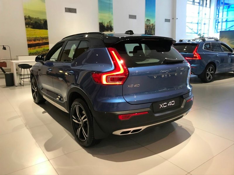 Volvo xc40 синий