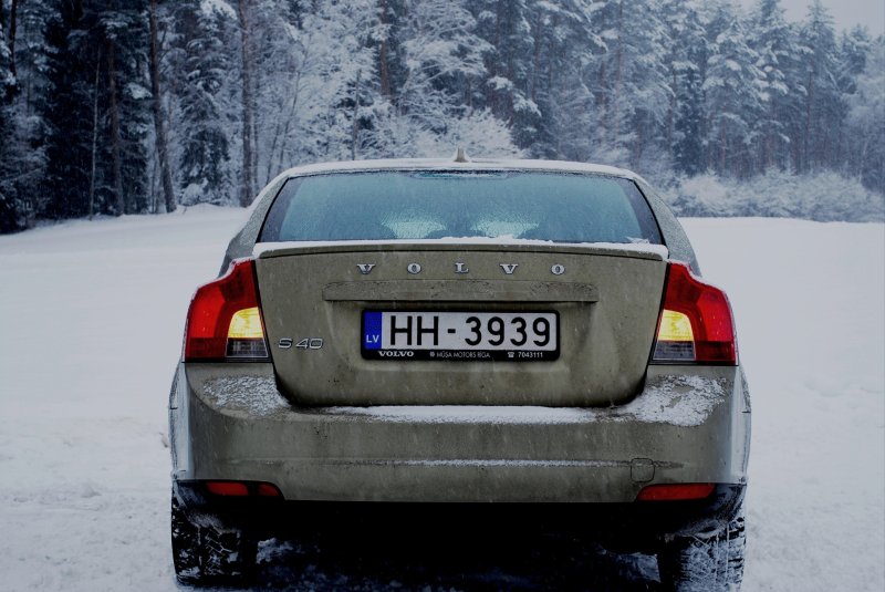 Volvo s40 сзади