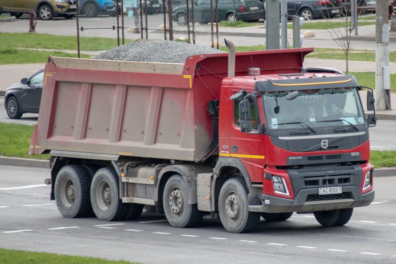 Volvo самосвал Rear view