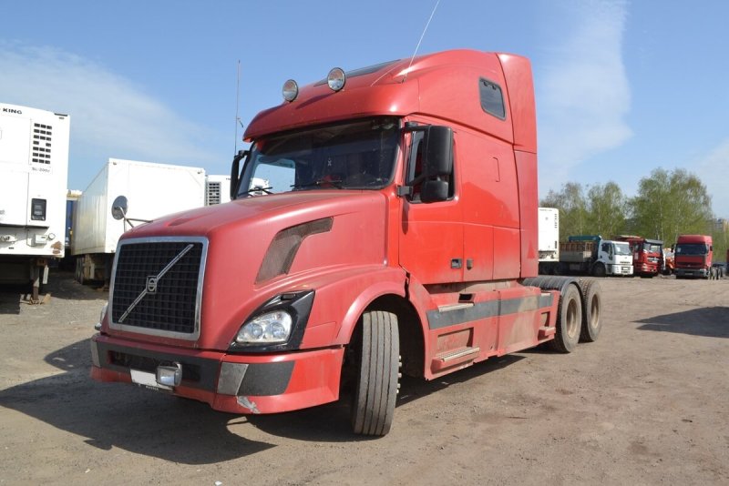 Тягач Volvo VNL 670