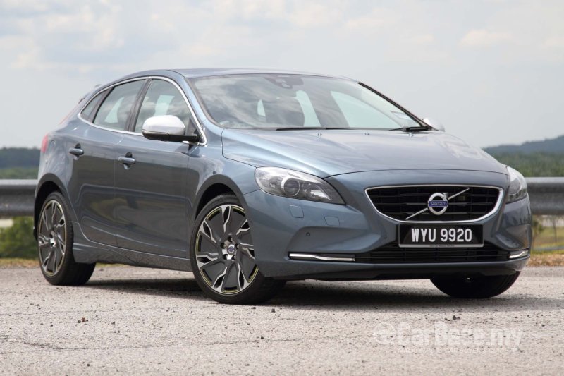 Volvo v40 2009