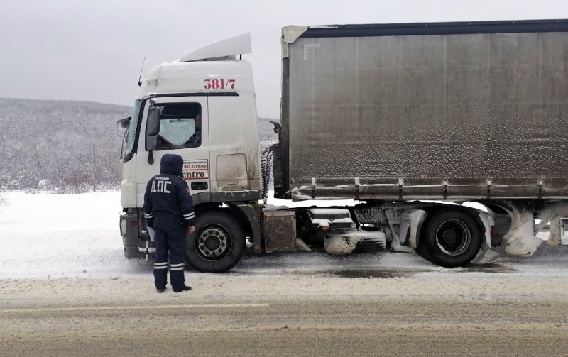 Запрет на движение грузового транспорта в снегопад