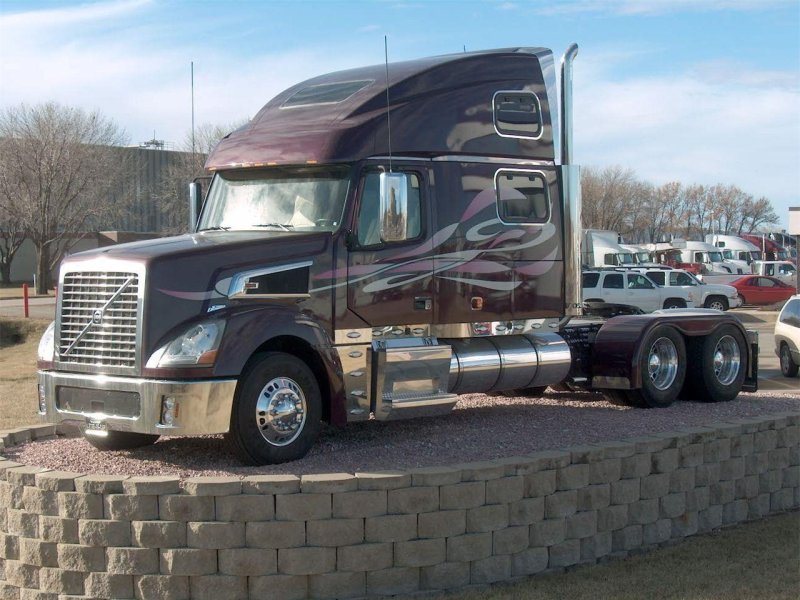 Volvo VNL Chrome Bumper